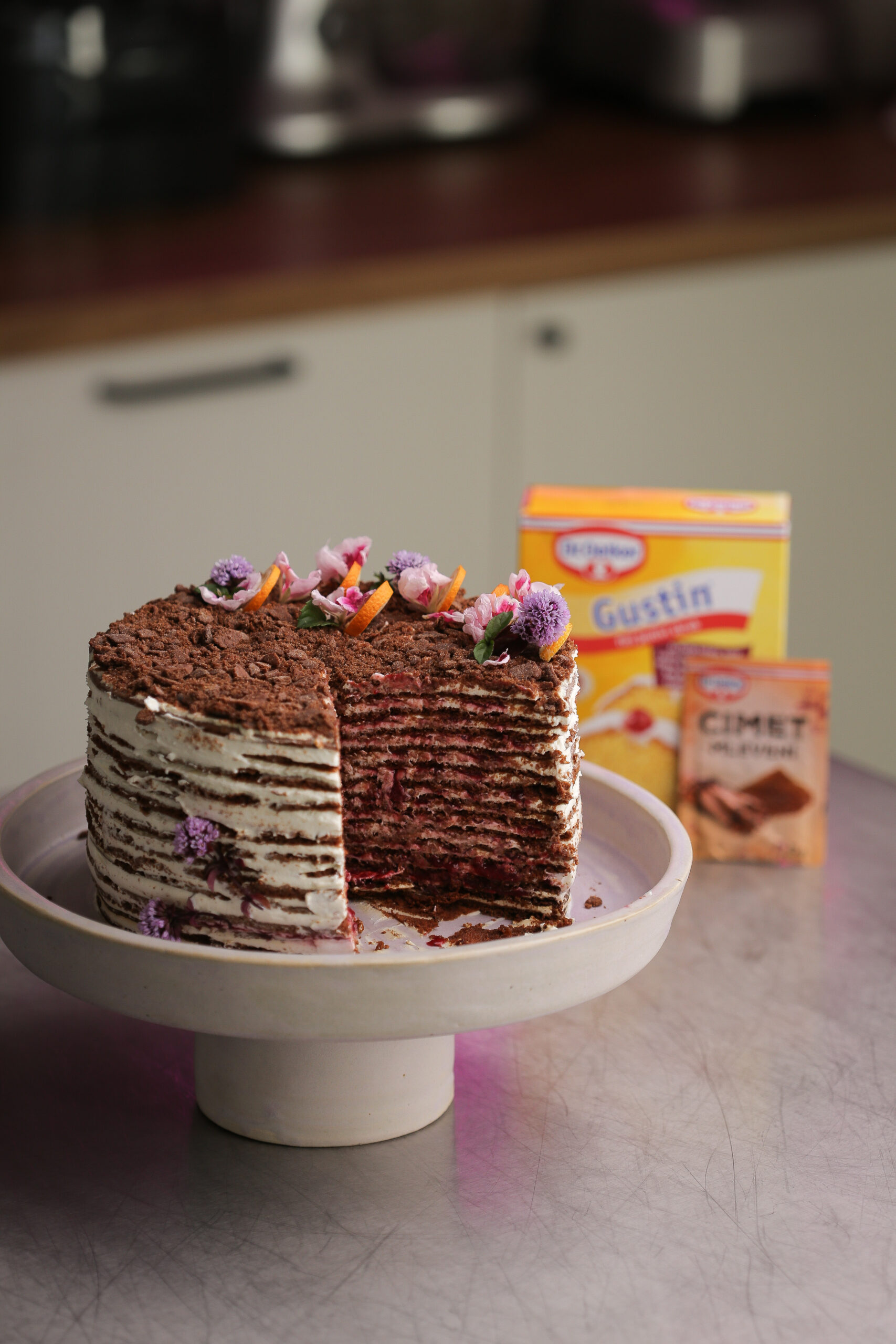 cokoladni medovik sa visnjama