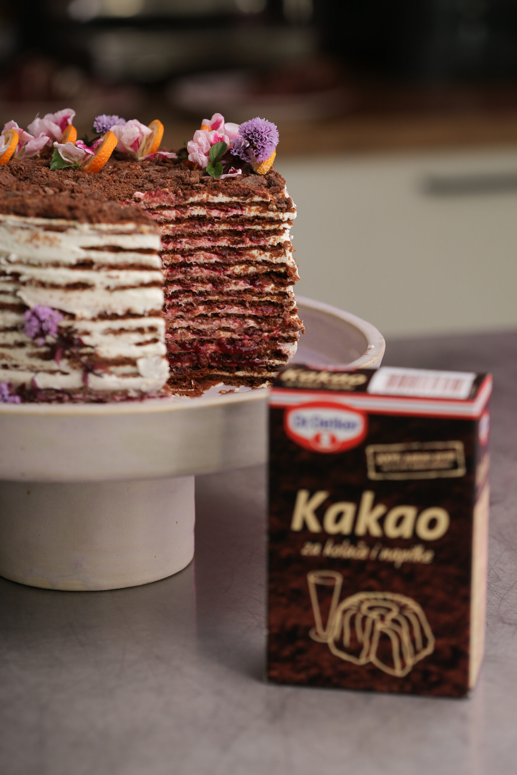 cokoladni medovik sa visnjama